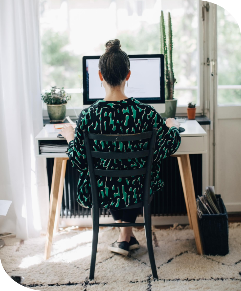 Woman_at_desk.png